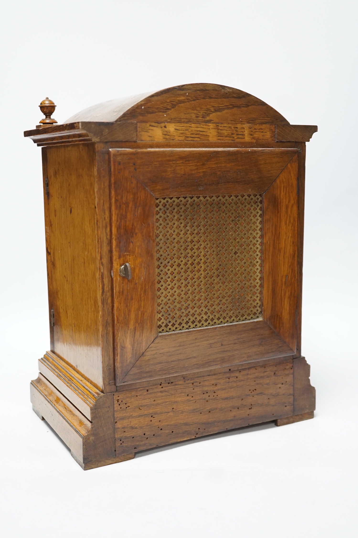 An Edwardian carved oak mantel clock with engraved dial, 33cm high